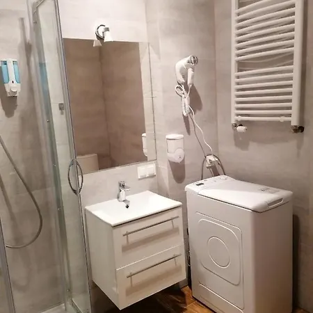 Tulip - 5 Ze Wspolna Lazienka I Kuchnia Appartamento