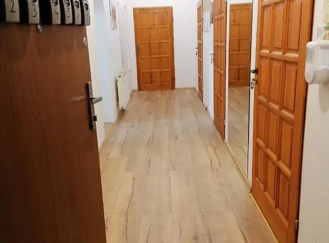 Apartman Tulip - 5 Ze Wspolna Lazienka I Kuchnia *